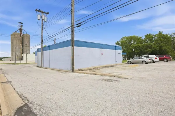 104 Cedar ST, Ottawa, KS 66067