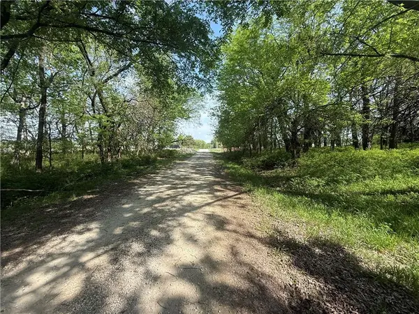 14 Black Oak DR, Linn Valley, KS 66040