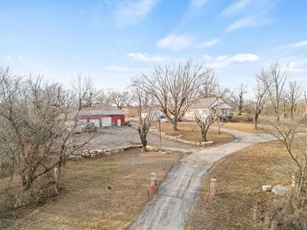 100 N 94th ST, Edwardsville, KS 66111