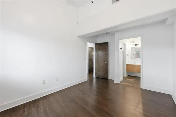 3001 Gillham RD #206, Kansas City, MO 64108