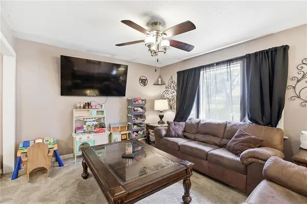 326 Gregory DR, Gower, MO 64454