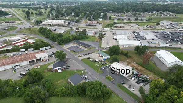 2934 Clinton RD, Sedalia, MO 65301