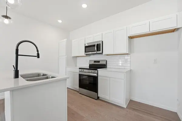12406 S Acacia DR, Lee's Summit, MO 64086