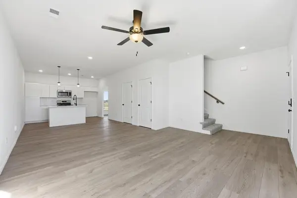12403 S Acacia DR, Lee's Summit, MO 64086