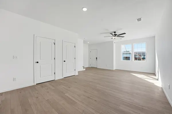 12403 S Acacia DR, Lee's Summit, MO 64086