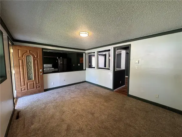 489 Fieldcrest DR, Pittsburg, KS 66762