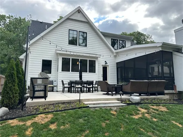 4620 W 70th TER, Prairie Village, KS 66208