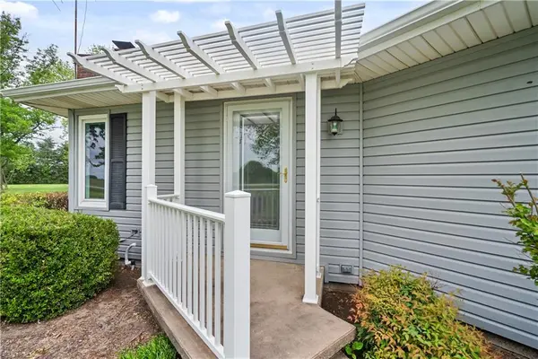 1504 17000 RD, Parsons, KS 67357