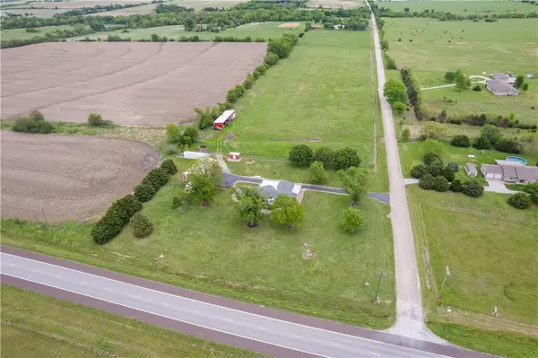 1504 17000 RD, Parsons, KS 67357