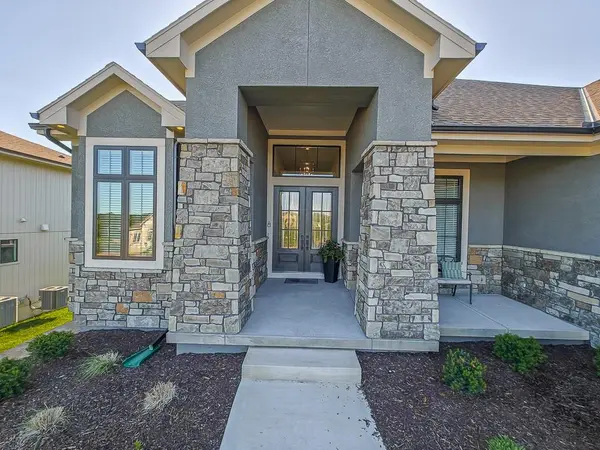 21509 W 80th TER, Shawnee, KS 66220