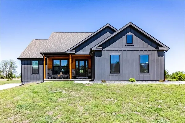 53 SW 150th RD, Warrensburg, MO 64093