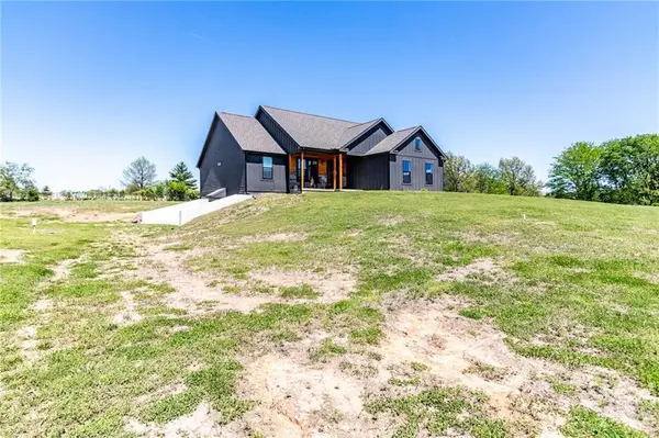 53 SW 150th RD, Warrensburg, MO 64093