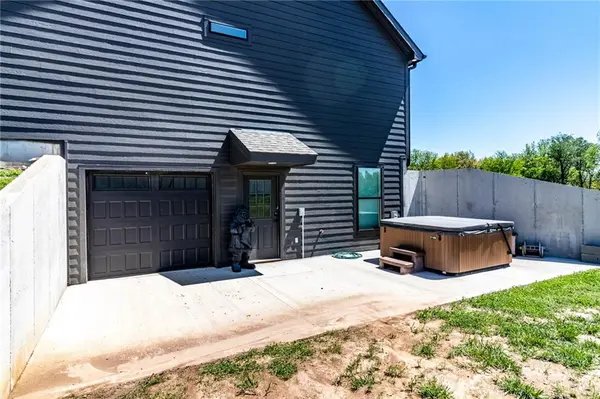 53 SW 150th RD, Warrensburg, MO 64093