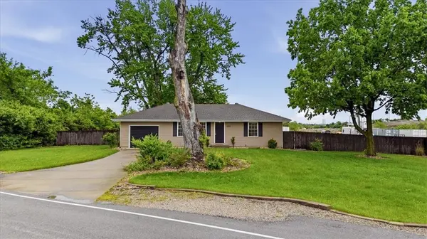 2450 Lowenstein DR, Lee's Summit, MO 64081
