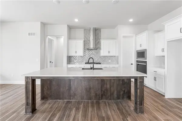 16396 Craig ST, Basehor, KS 66007