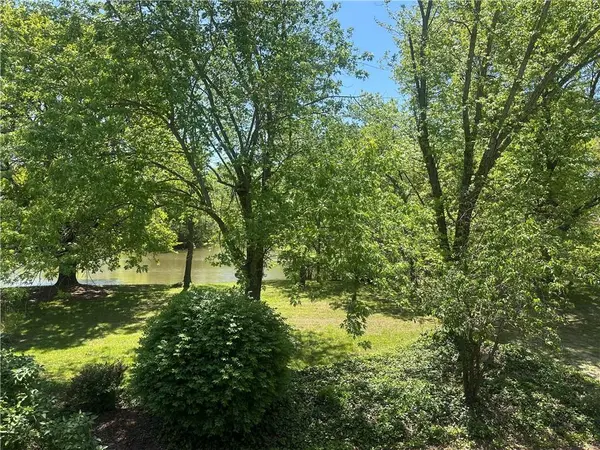 17 NE 465th RD, Warrensburg, MO 64093