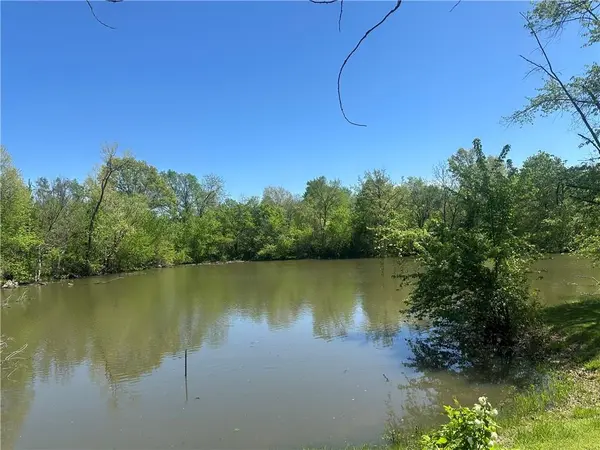 17 NE 465th RD, Warrensburg, MO 64093
