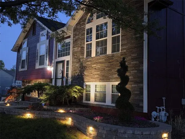 5007 S Powell AVE, Blue Springs, MO 64015