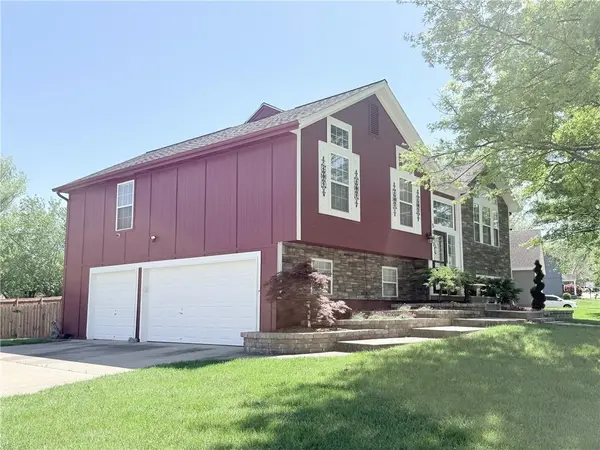 5007 S Powell AVE, Blue Springs, MO 64015