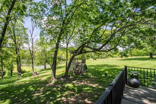 3909 NE Beach RD, Lee's Summit, MO 64064