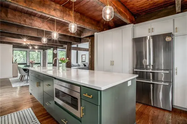 3909 NE Beach RD, Lee's Summit, MO 64064