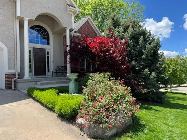 14961 S Glen Eyrie ST, Olathe, KS 66061