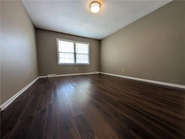 8414 Travis LN, Overland Park, KS 66212