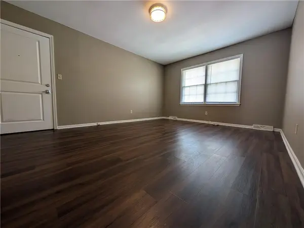 8414 Travis LN, Overland Park, KS 66212
