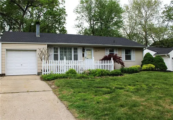 6800 W 76th TER, Overland Park, KS 66204