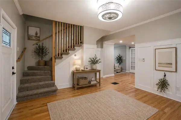 300 SE 1st ST, Lee's Summit, MO 64063