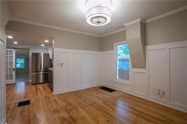 300 SE 1st ST, Lee's Summit, MO 64063