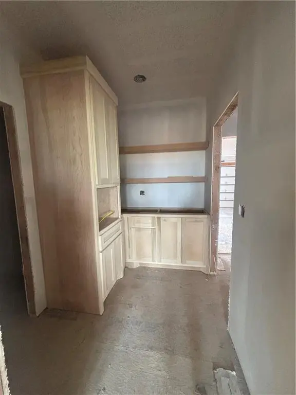 4 Red Fox CIR, Lake Winnebago, MO 64034