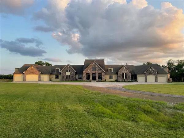 27589 W 151st ST, Olathe, KS 66061