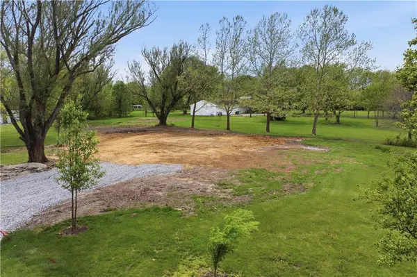 10985 W 175th ST, Overland Park, KS 66221