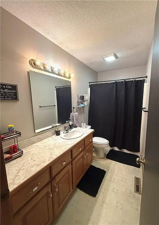 7128 SE 66th TER, Riverton, KS 66770