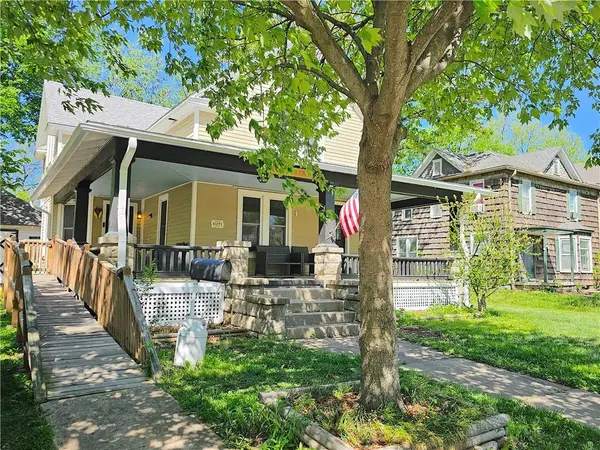 214 S Cottonwood ST, Iola, KS 66749
