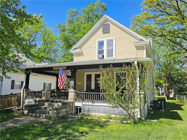 214 S Cottonwood ST, Iola, KS 66749