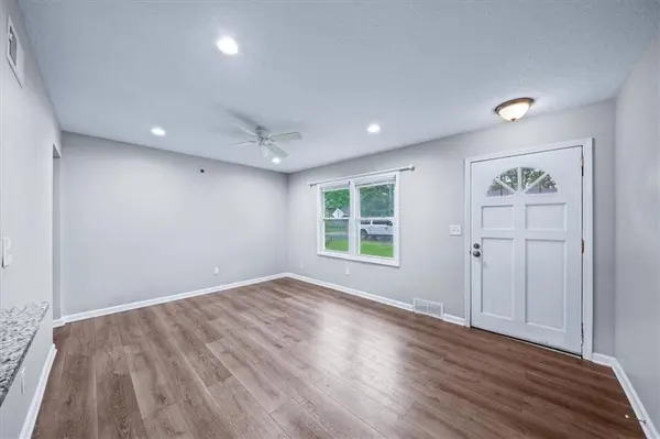 9012 E 52nd TER, Kansas City, MO 64133