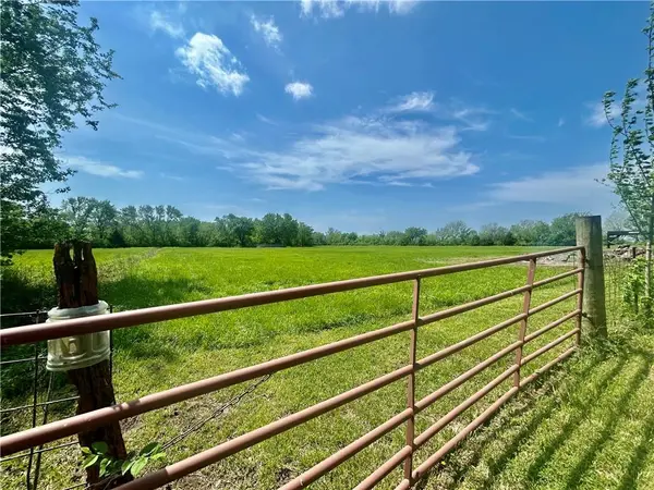304 W Marvin AVE, Walker, MO 64790