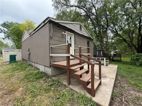326 N Cedar AVE, Independence, MO 64053