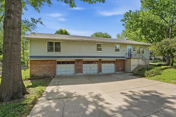 4100 S Coventry DR, Independence, MO 64055
