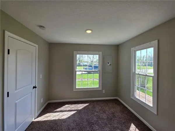 712 E Market ST, Lacygne, KS 66040