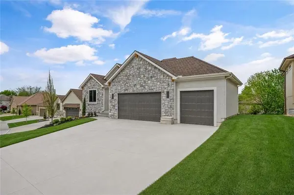 4363 NE Hideaway DR, Lee's Summit, MO 64064