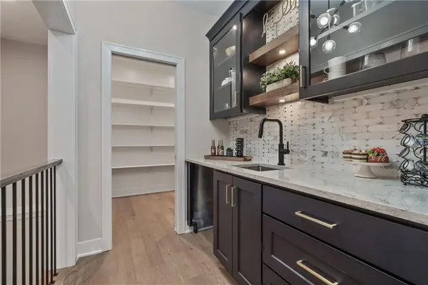 4363 NE Hideaway DR, Lee's Summit, MO 64064