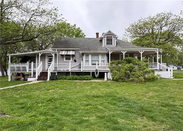 507 W Hale ST, Spring Hill, KS 66083