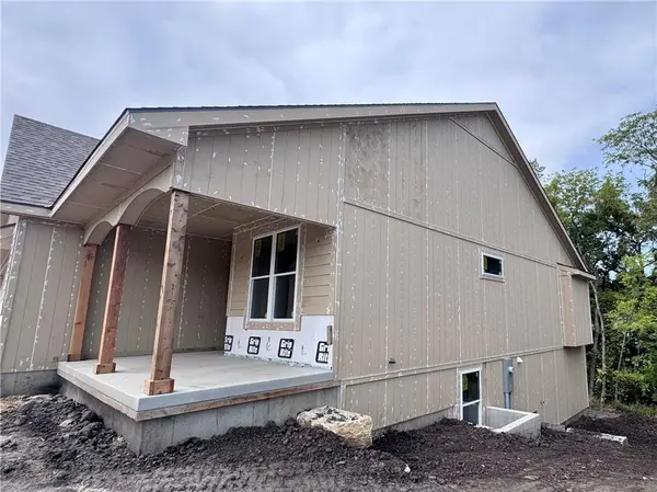 8646 Eagle Creek DR, De Soto, KS 66018