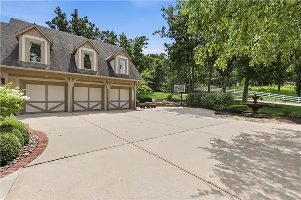 206 South Shore DR, Lake Winnebago, MO 64034