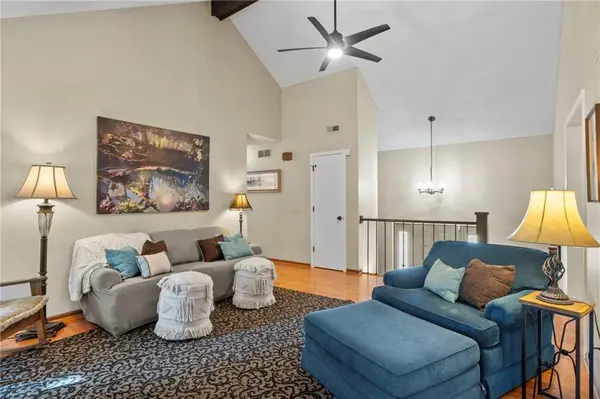 701 Benjamin AVE, Gower, MO 64454