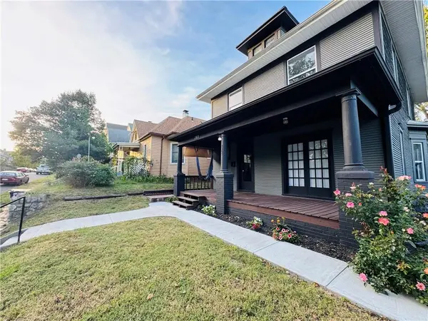 2303 Francis ST, St Joseph, MO 64501