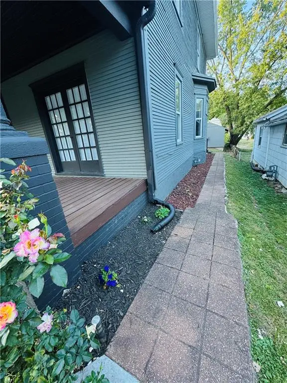 2303 Francis ST, St Joseph, MO 64501